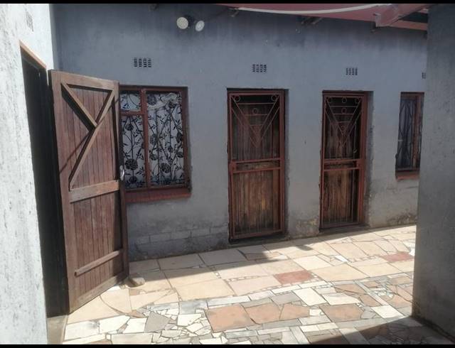 2 BEDROOM HOUSE FOR SALE IN DOBSONVILLE